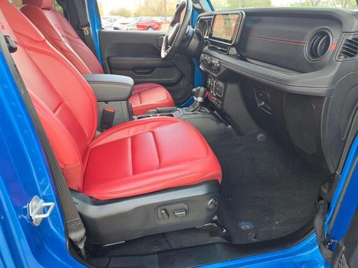 Hydro Blue Pearlcoat 2024 Jeep Wrangler Rubicon 392