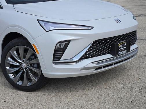 White Frost Tricoat 2026 Buick Envista Avenir FWD