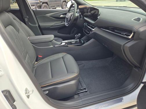 White Frost Tricoat 2026 Buick Envista Avenir FWD