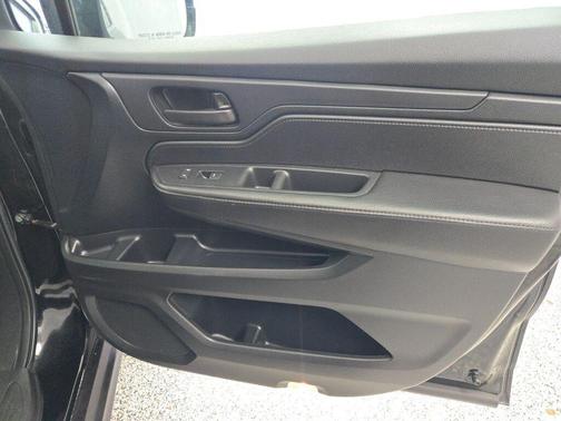 Crystal Black Pearl 2023 Honda Odyssey EX-L