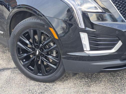 Stellar Black Metallic 2021 Cadillac XT5 Sport