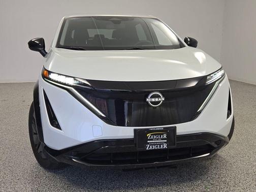 Everest White Pearl Tricoat 2024 Nissan ARIYA ENGAGE