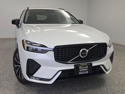 Crystal White Metallic 2025 Volvo XC60 B5 Plus