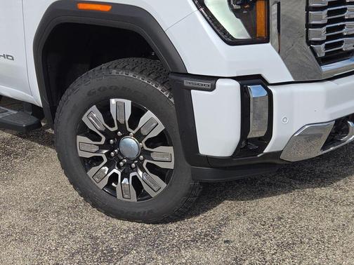 Glacier White Tricoat 2026 GMC Sierra 3500 Denali