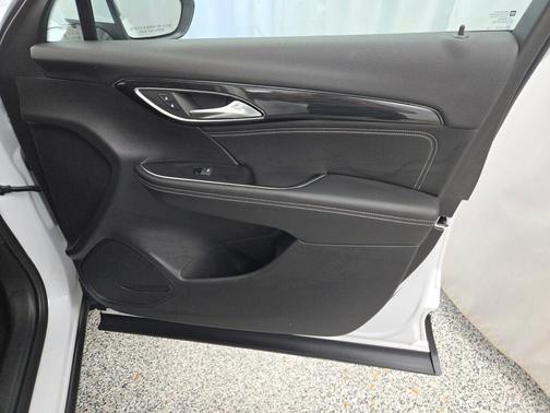 2023 Buick Envision Essence FWD