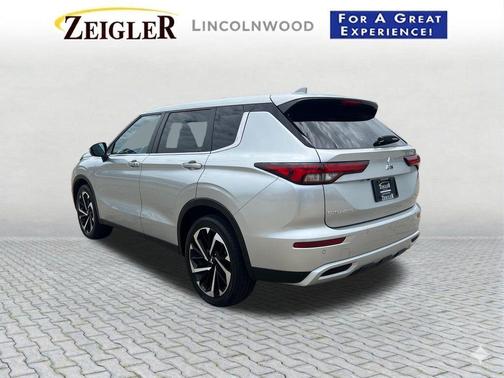 Alloy Silver Metallic/Black Roof 2024 Mitsubishi Outlander SE