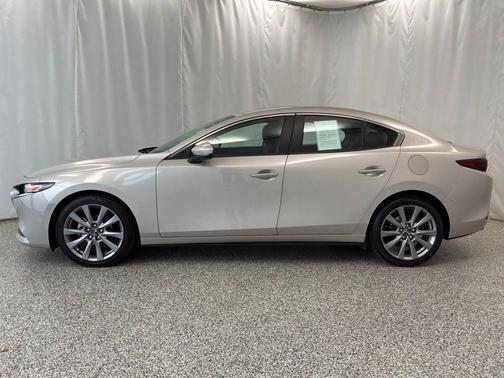 Platinum Quartz Metallic 2024 Mazda Mazda3 FWD w/Preferred Package