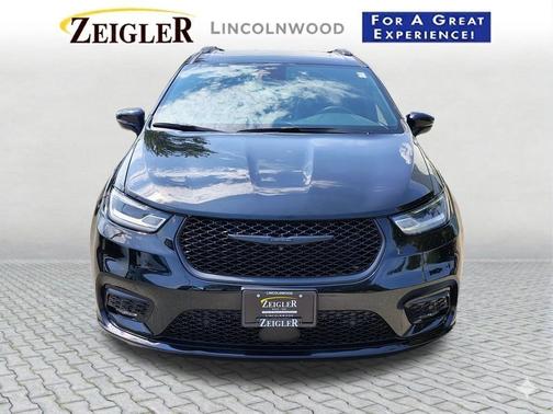 Brilliant Black Crystal Pearlcoat 2024 Chrysler Pacifica Hybrid Premium S Appearance Pkg