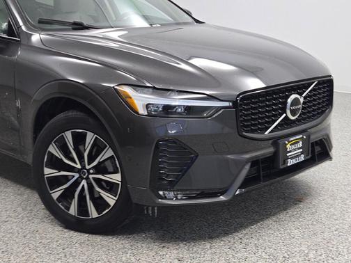 2023 Volvo XC60 B5 Plus Dark Theme