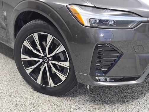 2023 Volvo XC60 B5 Plus Dark Theme