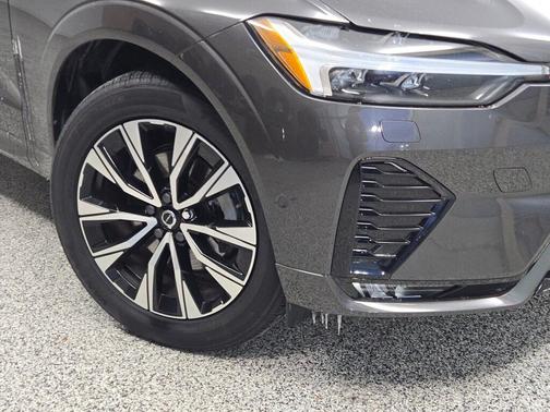 2023 Volvo XC60 B5 Plus Dark Theme