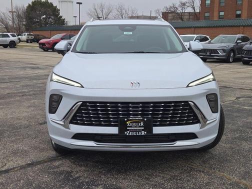 Iridescent White Tricoat 2026 Buick Envision Avenir AWD