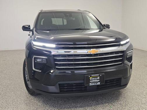Mosaic Black Metallic 2024 Chevrolet Traverse LT