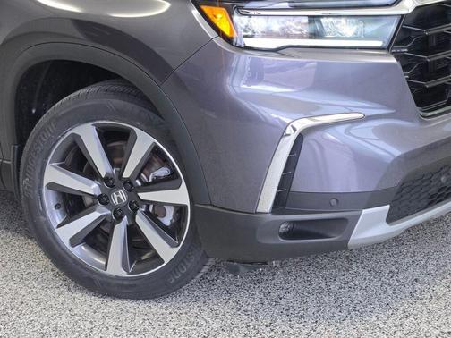 2025 Honda Pilot Touring 8-Passenger