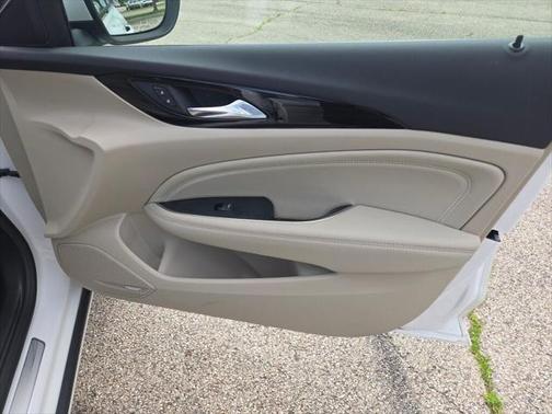 2019 Buick Regal Sportback FWD Essence