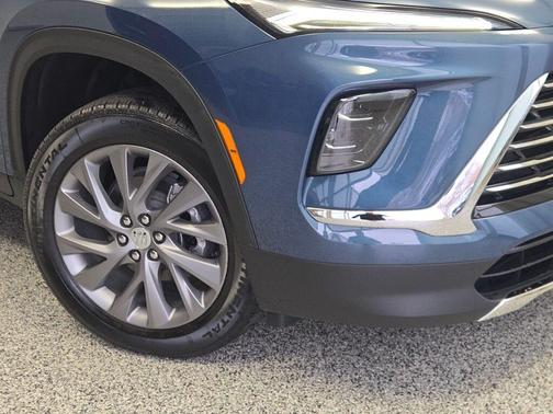 ocean blue metallic 2026 Buick Enclave Preferred