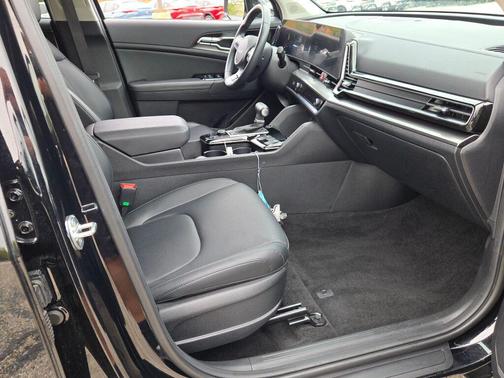 Ebony Black 2024 Kia Sportage EX