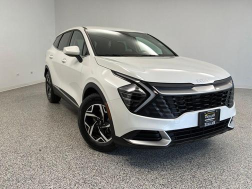 Snow White Pearl 2024 Kia Sportage LX