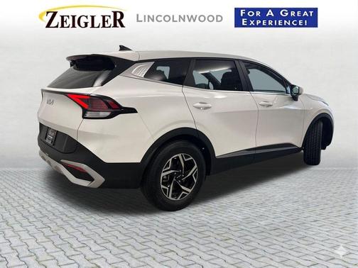 Snow White Pearl 2024 Kia Sportage LX