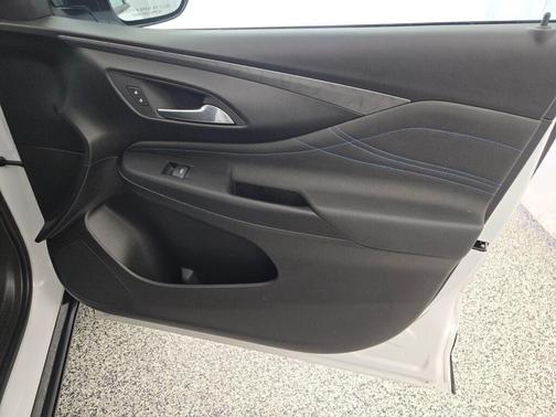 Summit White 2025 Buick Envista Sport Touring FWD