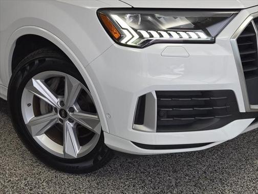 2024 Audi Q7 45 Premium Plus