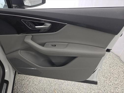 2024 Audi Q7 45 Premium Plus