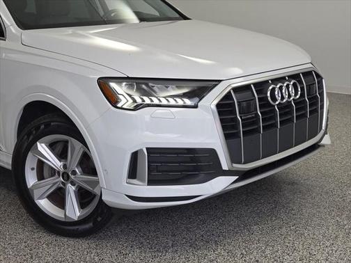 2024 Audi Q7 45 Premium Plus