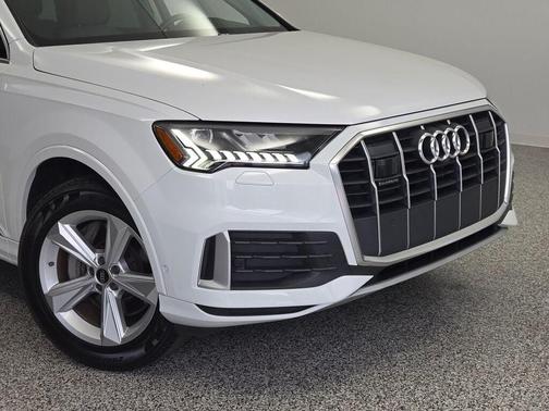 2024 Audi Q7 45 Premium Plus