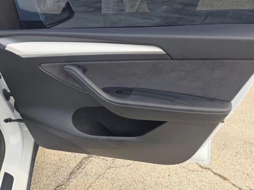 Pearl White Multi-Coat 2025 Tesla Model Y Long Range Dual Motor All-Wheel Drive