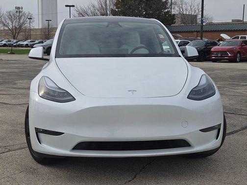 Pearl White Multi-Coat 2025 Tesla Model Y Long Range Dual Motor All-Wheel Drive
