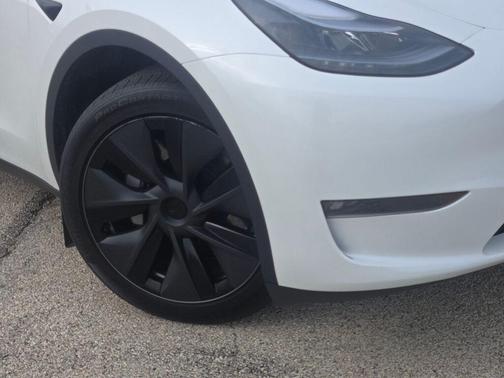 Pearl White Multi-Coat 2025 Tesla Model Y Long Range Dual Motor All-Wheel Drive