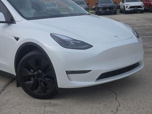 Pearl White Multi-Coat 2025 Tesla Model Y Long Range Dual Motor All-Wheel Drive
