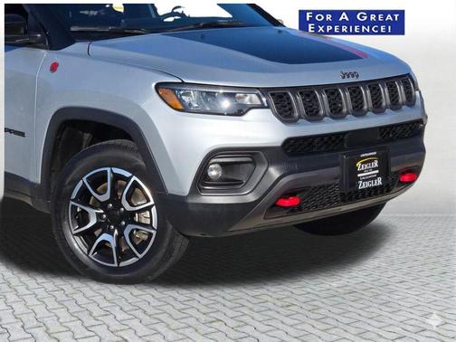 Silver Zynith Metallic Clearcoat 2024 Jeep Compass Trailhawk