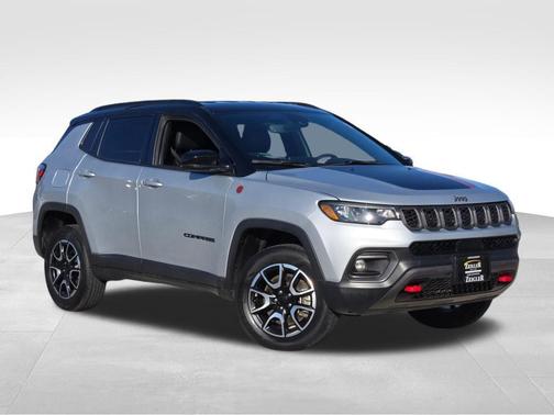 Silver Zynith Metallic Clearcoat 2024 Jeep Compass Trailhawk