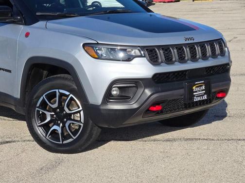 Silver Zynith Metallic Clearcoat 2024 Jeep Compass Trailhawk