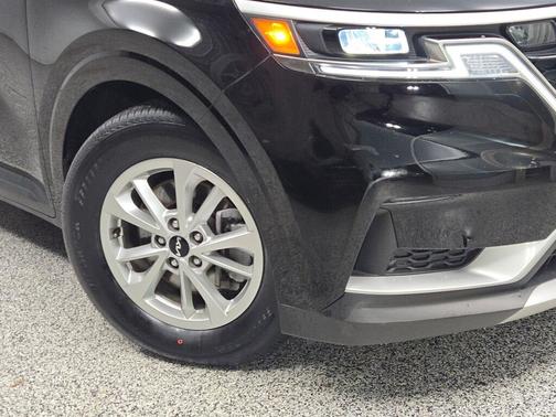 2024 Kia Carnival LX