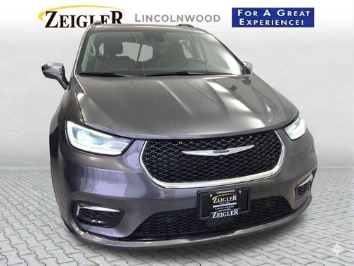 Granite Crystal Metallic Clearcoat 2022 Chrysler Pacifica Limited