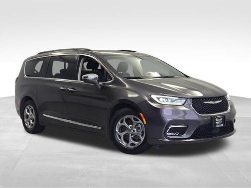 Granite Crystal Metallic Clearcoat 2022 Chrysler Pacifica Limited