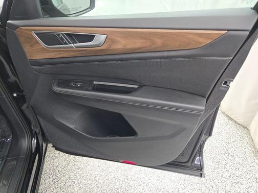 2024 Volkswagen Atlas 2.0T SE w/Technology 4MOTION