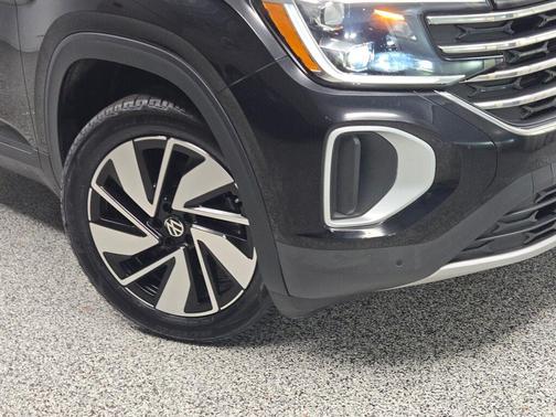 2024 Volkswagen Atlas 2.0T SE w/Technology 4MOTION