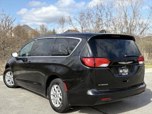 2023 Chrysler Voyager LX