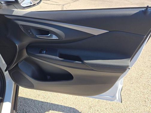 Summit White 2026 Buick Envista Preferred FWD