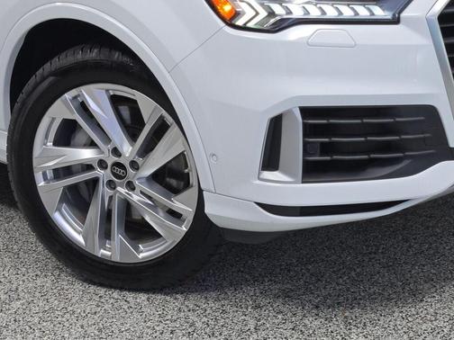 2024 Audi Q7 55 Premium Plus