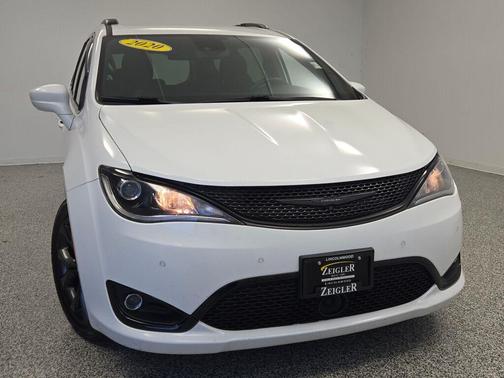 2020 Chrysler Pacifica Touring