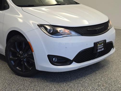 2020 Chrysler Pacifica Touring