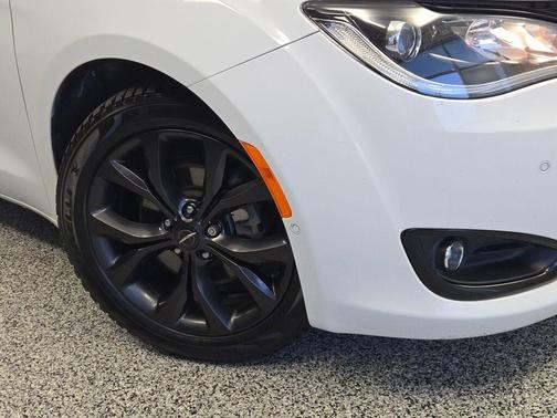 2020 Chrysler Pacifica Touring