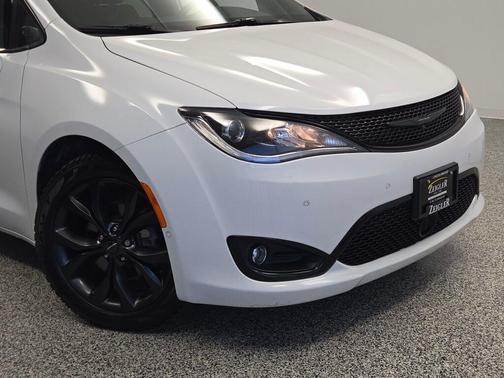 2020 Chrysler Pacifica Touring