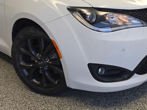 2020 Chrysler Pacifica Touring