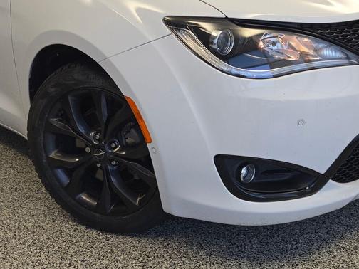 2020 Chrysler Pacifica Touring