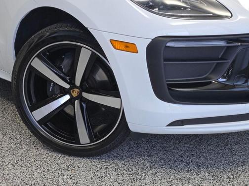 2023 Porsche Macan T